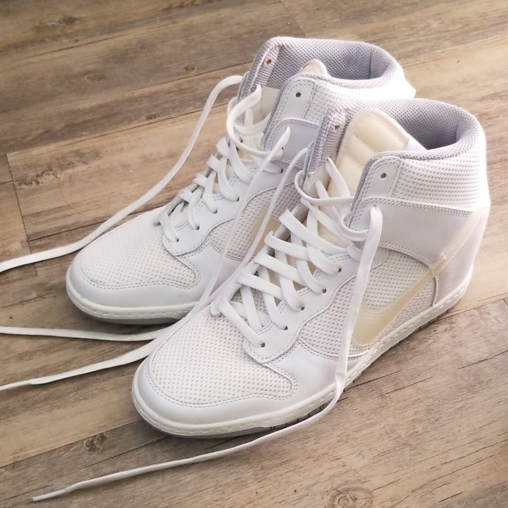 White Nike high top shoes 9.5
